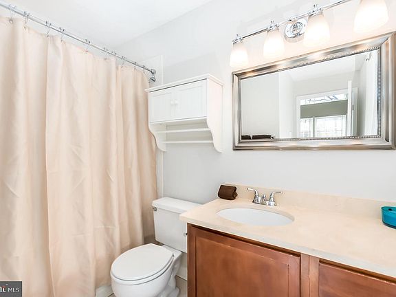 4th image of 3309 Wyndham Cres #4177