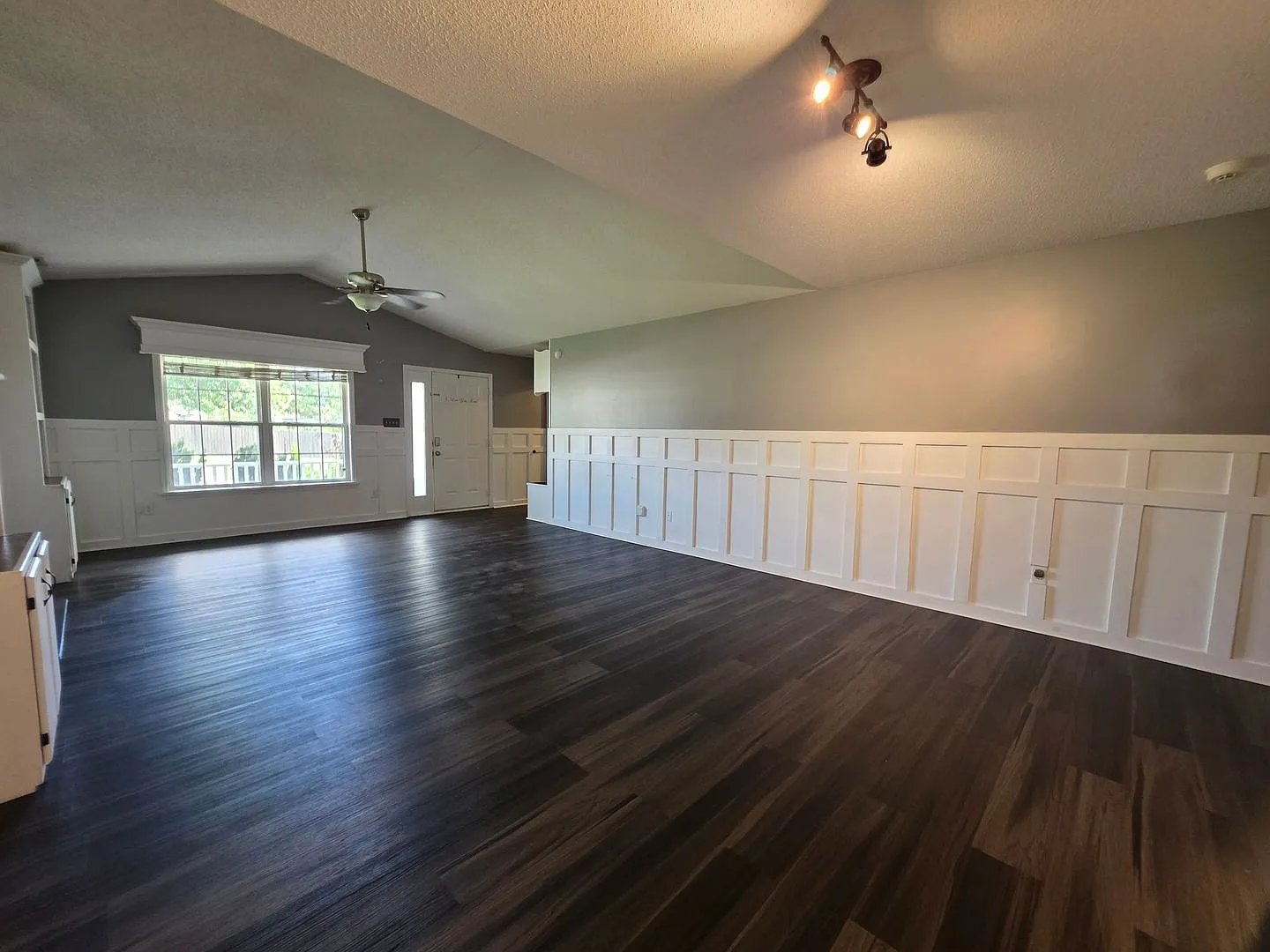Spacious 3-Bedroom Home with Large Bonus Room in Brookstone — Photo 4