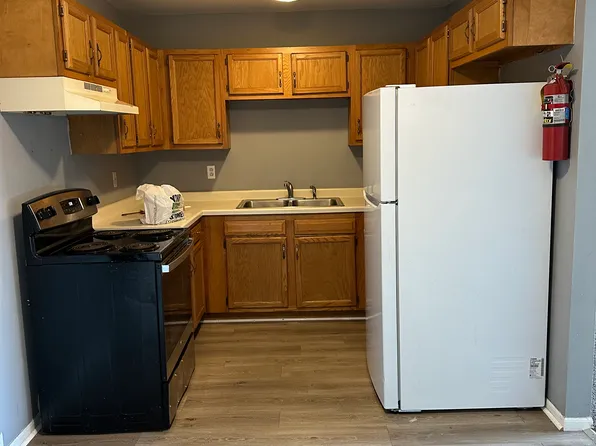 415 W Jefferson St, Gardner, IL 60424