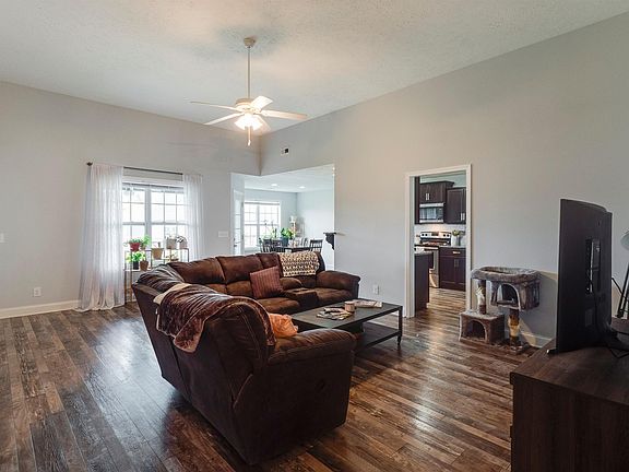 5th image of 2905 Feng Way