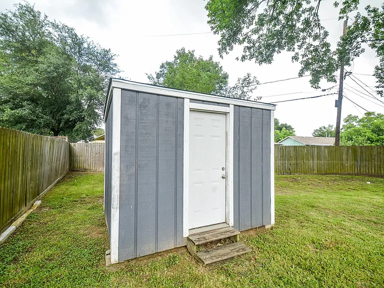 2109 Pomona Dr — Photo 17