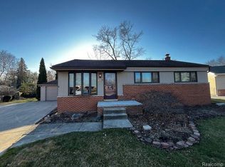 4127 Silver Birch Dr, Waterford, MI 48329