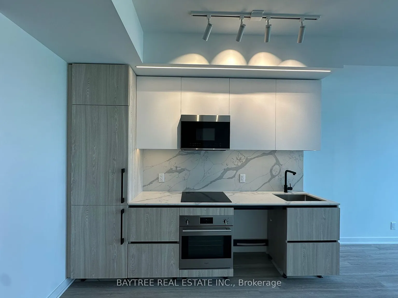 699 Sheppard Ave E — Photo 2