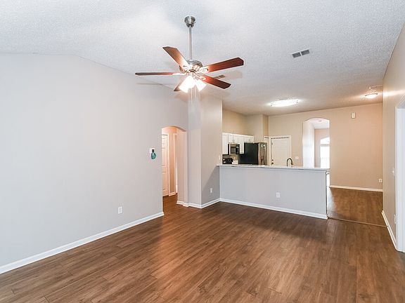 4th image of 8062 Welbeck Ln
