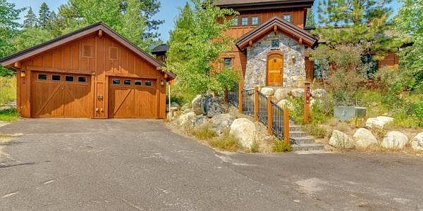 Cottage with single car garage