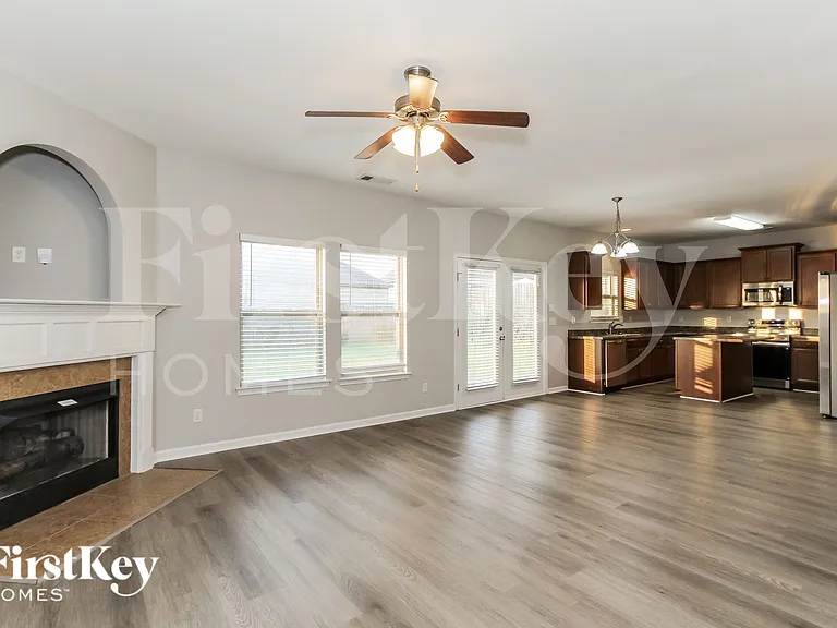 2045 Kensington Ct — Photo 4