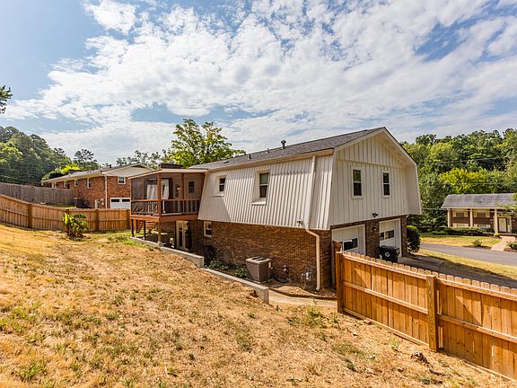 2nd image of 907 Brynewood Park Dr