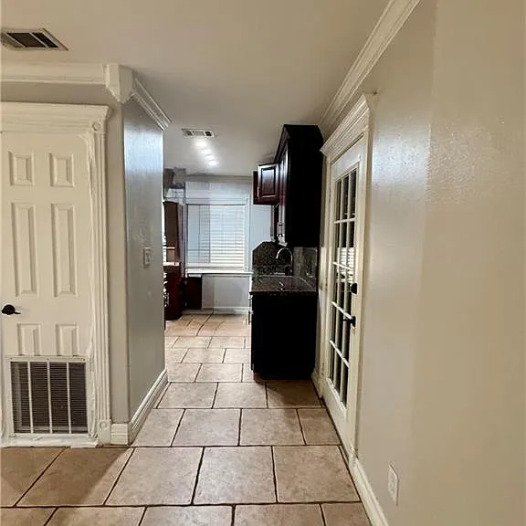 2218 N Wilson Dr — Photo 11