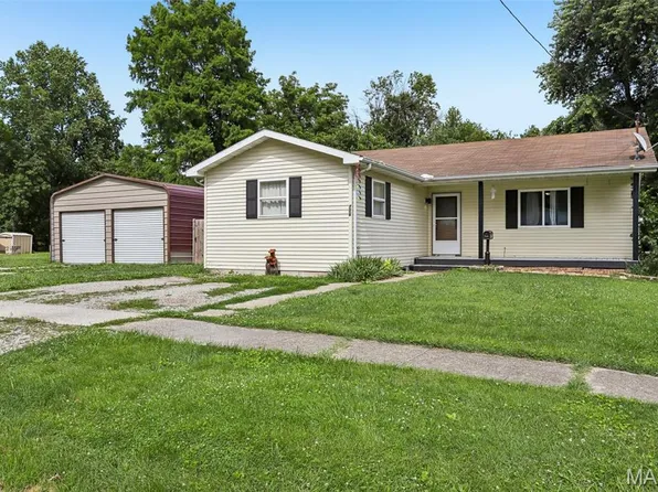 706 N Locust St, Litchfield, IL 62056