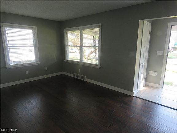 5th image of 1418 W 23rd St