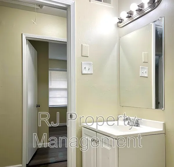 3284 Parham St — Photo 17