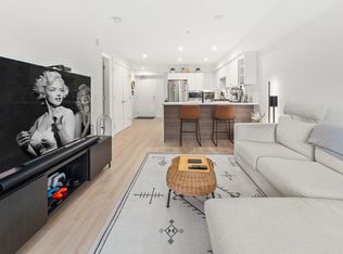 1519 Crown St #402, North Vancouver, BC