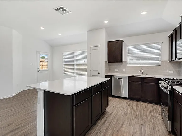 3204 Kenner Dr — Photo 10
