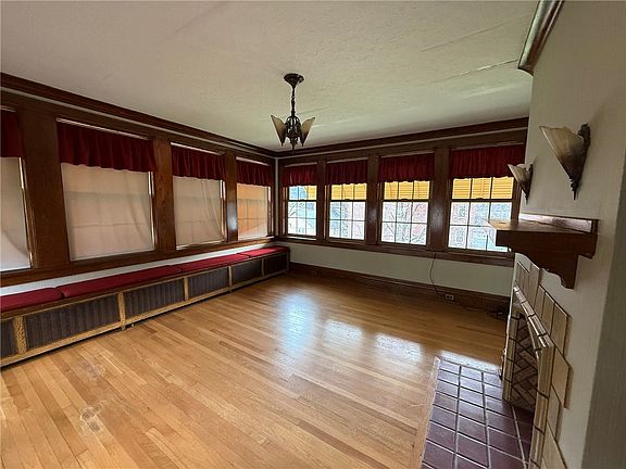 5th image of 615 Hill St