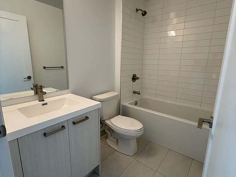 20 Soudan Ave #1806 — Photo 13