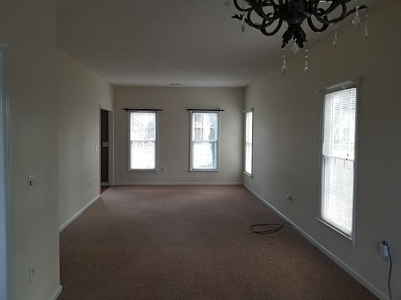 4th image of 115 S Haven Dr