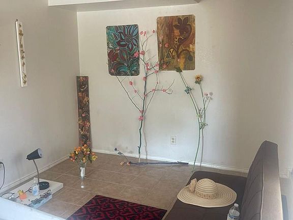4th image of 203 S Nogal St