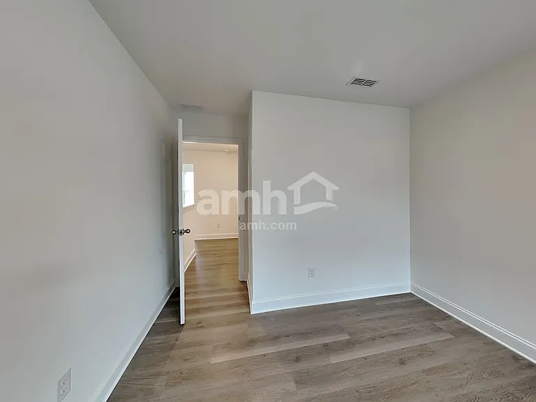 1135 Livengood Way — Photo 11