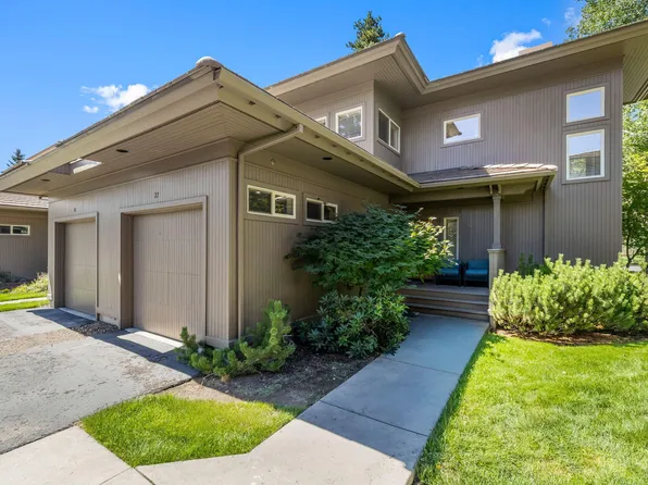 61875 Broken Top Dr APT 27, Bend, OR 97702