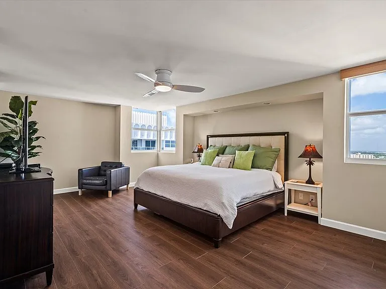 1890 S Ocean Dr #Penthouse 4 — Photo 12