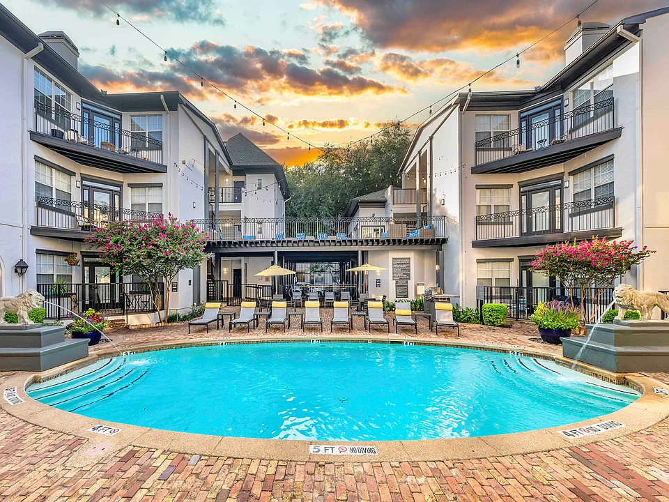 MAA Uptown Village