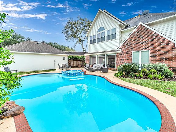 3rd image of 1102 Woodland Ct