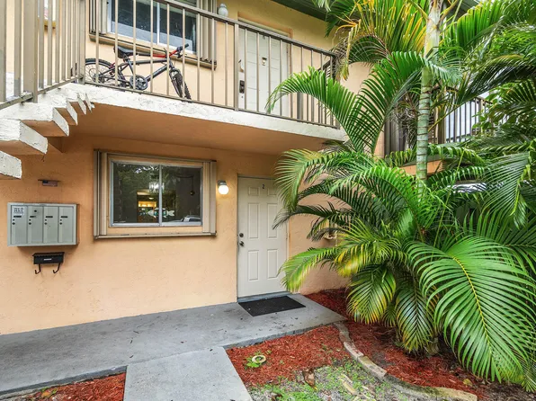 1876 Fairview Villas Drive #3, Palm Springs, FL 33406