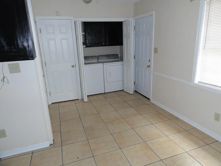 Breakfast Room and Laundry