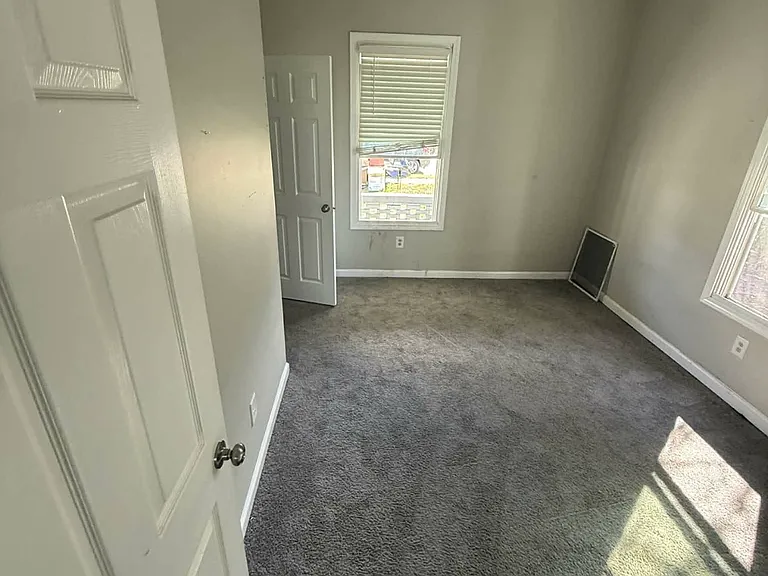 1707 Columbia Ave — Photo 6