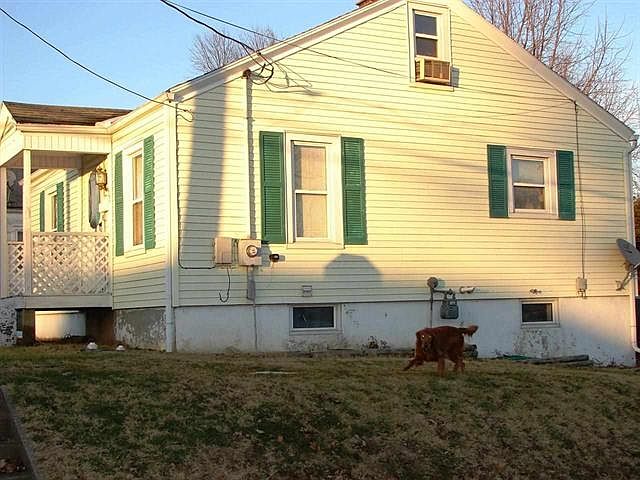 2nd image of 402 N Farmington Rd