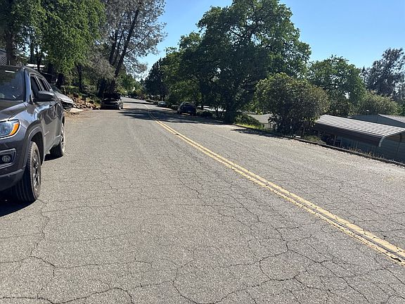 4th image of 560 Silver Leaf Dr