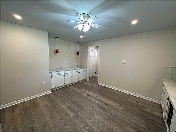3rd image of 628 Beverly Garden Dr