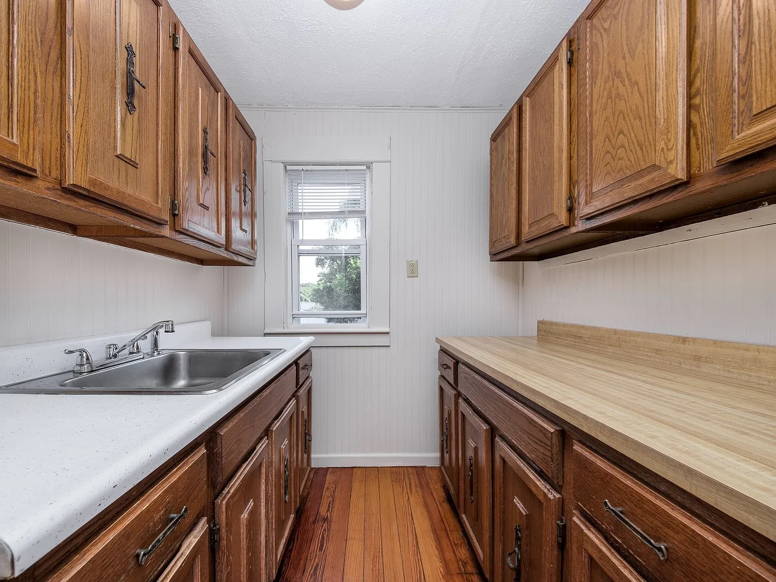 3 bed, 1.0 bath, 950 sqft, $2,200 — Photo 3