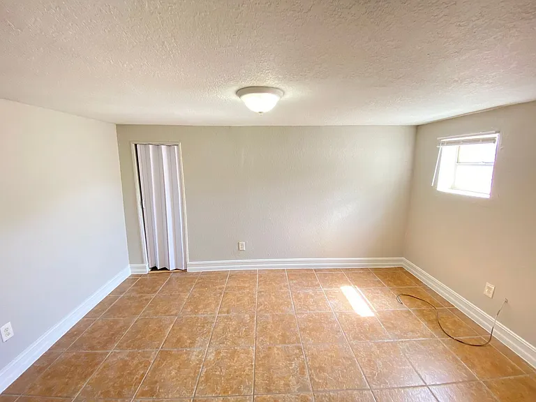 812 W Livingston St #B — Photo 6
