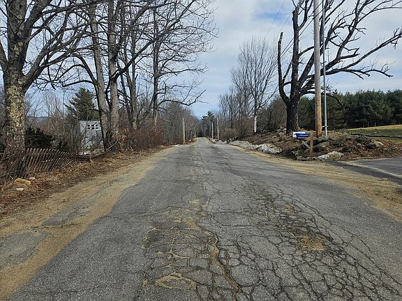 5th image of 304 Currier Rd