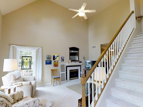 3rd image of 78 Radcliffe Dr