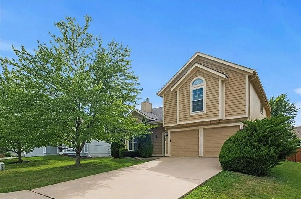 4 bed, 2168 sqft, $2,750 — Photo 1