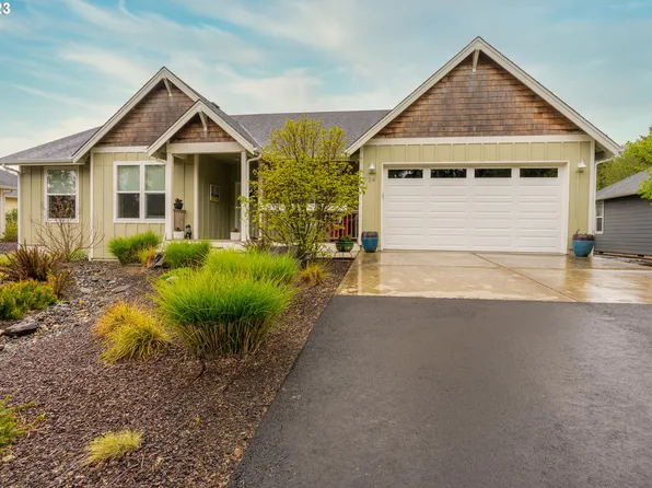 724 10th St, Gearhart, OR 97138