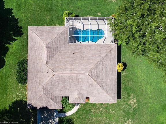 3rd image of 46 Meadowlake Cir S