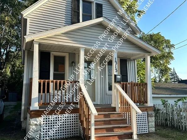 1313 Courtney St NW, Grand Rapids, MI 49504