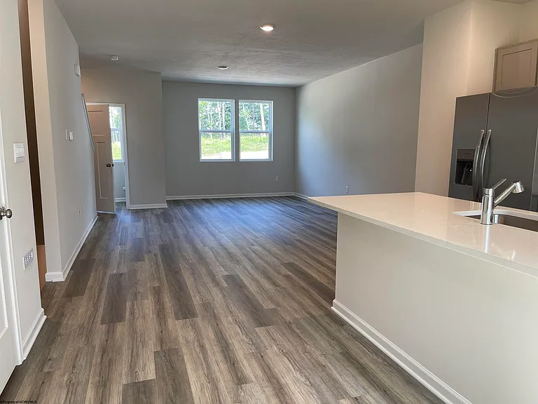 747 Hardman Dr — Photo 11