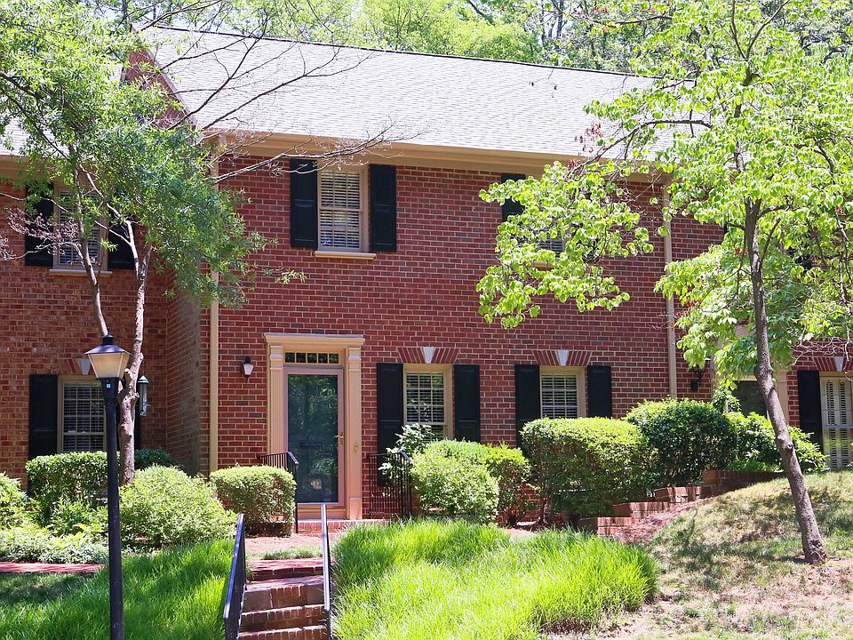 1st image of 400 B Fisher Park Cir