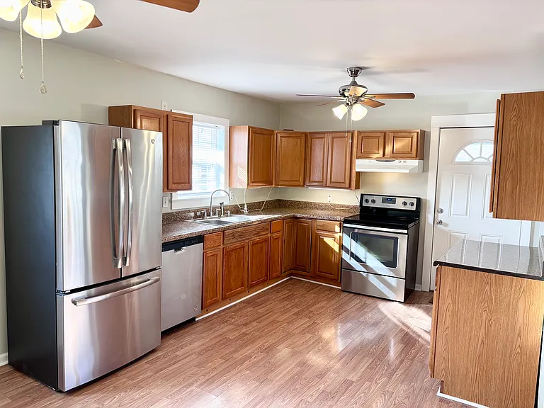 65 Jackson Ave — Photo 8