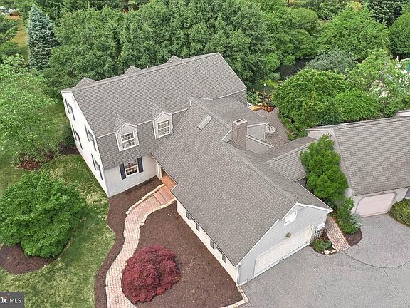 4th image of 265 Valley View Dr