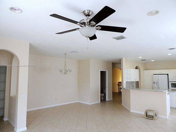 4th image of 1618 Passion Vine Cir #29-3