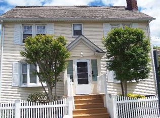 15 Ostend Rd, Island Park, NY 11558