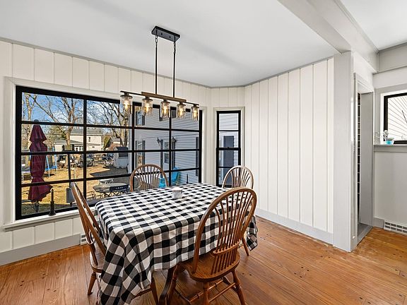 3rd image of 504 E Pike St