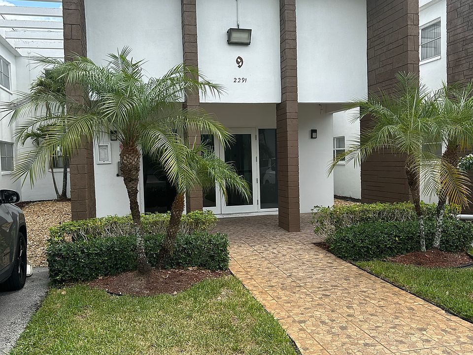 Front Lobby Entrance.