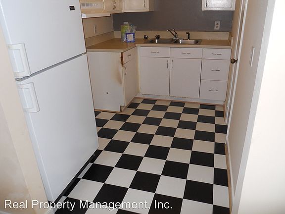 5th image of 1204 Carlton Ave APT 2