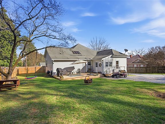 3rd image of 304 S Spring St